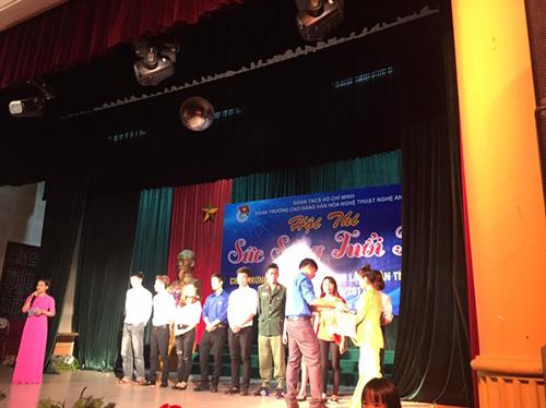 Đoàn Trường Cao đẳng Văn hóa Nghệ thuật Nghệ An trao giải chuỗi hoạt động chào mừng 86 năm thành lập Đoàn TNCS Hồ Chí Minh