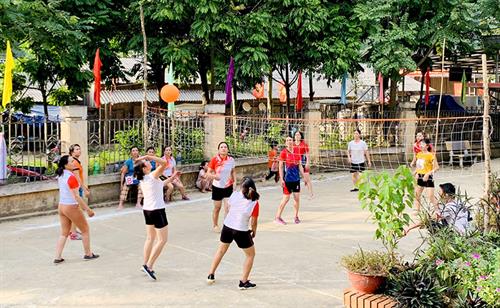 Nghiên cứu, lựa chọn giải pháp nhằm phát triển phong trào tập luyện bóng chuyền hơi trong trên địa bàn thành phố Vinh của Th.S Vũ Xuân Trung