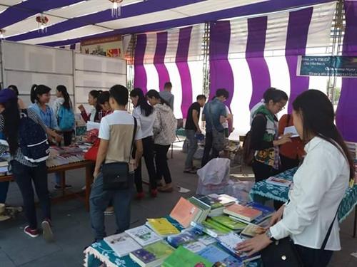 Tỉnh Nghệ An tổ chức đường phố sách tại Quảng trường Hồ Chí Minh