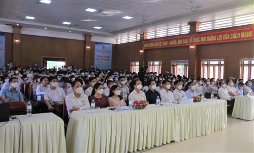 Trường CĐ VHNT Nghệ An tham gia Ngày hội tư vấn tuyển sinh Giáo dục nghề nghiệp và Ký kết hợp tác đào tạo lao động tỉnh Nghệ An